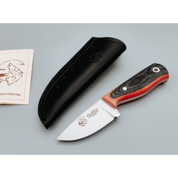 J&V Hobbit Black / Red MoVa-58 Micarta Mehrfarbig schwarz rot inkl. Lederscheide