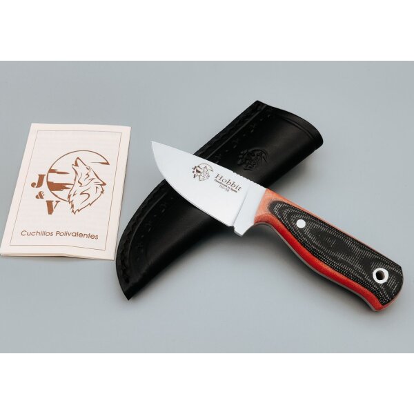 J&V Hobbit Black / Red MoVa-58 Micarta Mehrfarbig schwarz rot inkl. Lederscheide