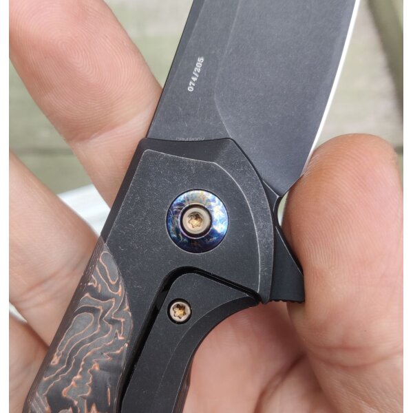 WE Knife Merata CPM 20CV Titan / Carbon Copper Foil