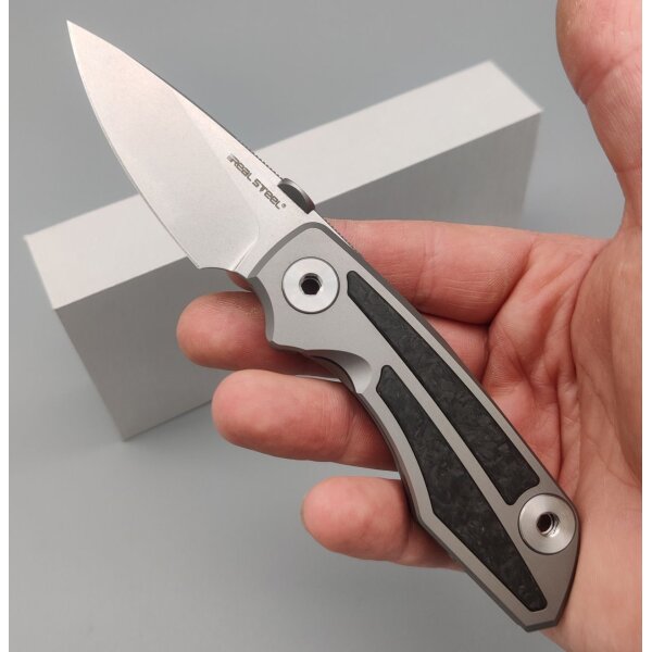 Real Steel Delta 2600 Framelock TC4 Titan / Kohlefaser