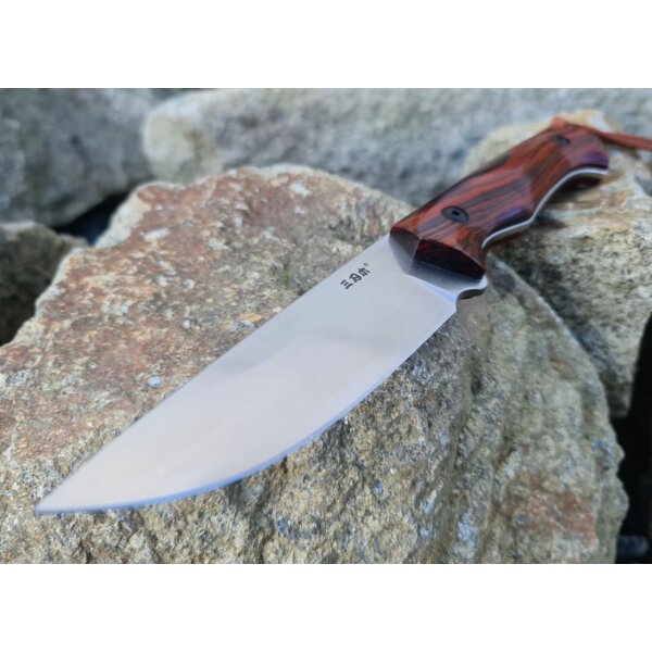 Sanrenmu S771 Jagdmesser 14C28N Stahl Sandelholz Lederscheide