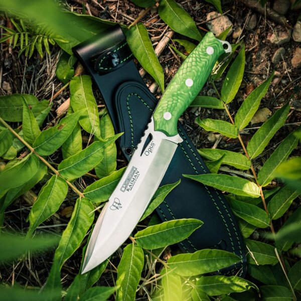 Cudeman Kaiman Opus Design 183-JV mit Böhler N-695 Stahl Juma Griffe in grün mit Lederscheide