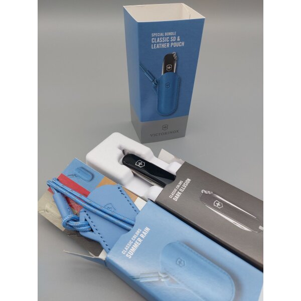 Victorinox CLASSIC SD Bundle Set Dark Illusion Schwarz & Blau mit Lederpouch Mini Schweizer Taschenmesser Schlüsselanhänger