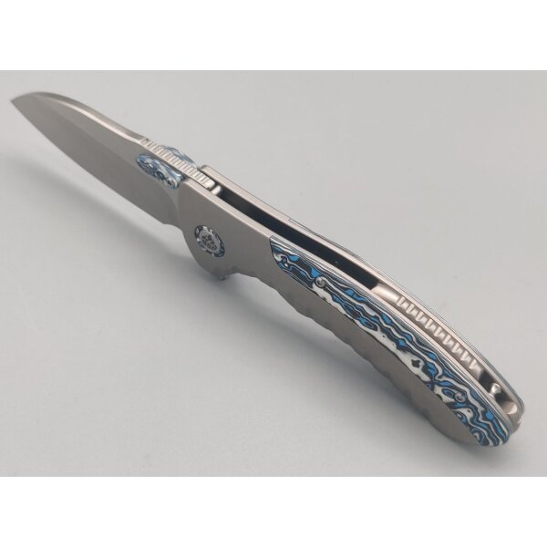 QSP Capybara Frame Lock M390 Stahl Titangriff Blue Camo Carbon Fiber
