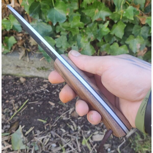 Joker Ranger Scandi Walnuss Bushcraft Lederscheide Feuerstarter