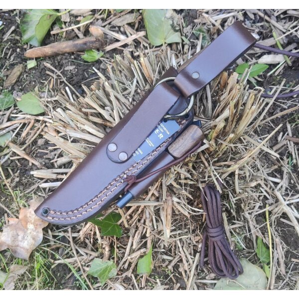 Joker Ranger Scandi Walnuss Bushcraft Lederscheide Feuerstarter