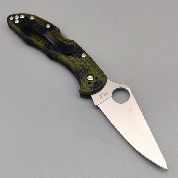 Spyderco Delica 4 Lightweight Zome Green Camo Tarn Grün Military Camouflage VG-10 Stahl 01SP921