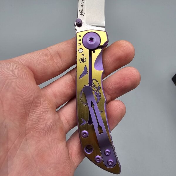 Spartan Blades SF10 Magnacut 3,25 Stahl Harsey Folder - Halloween No Rest For The Wicked Gold Purple Lila