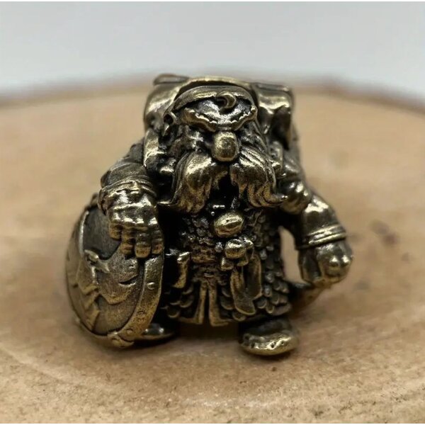Bead Anhänger Zwerg Zwergsoldat Goblin mit Schild mythisch Figur Schlüsselanhänger aus Messing EDC