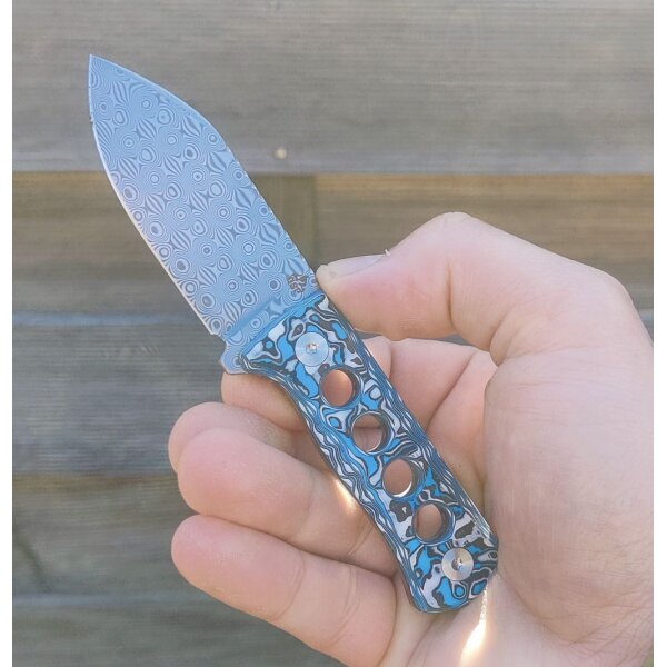 QSP Knife Canary Neck Knife QS141-I Blue Camo Damast Kohlefaser CF