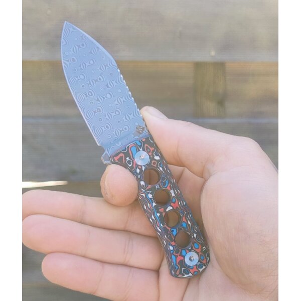 QSP Knife Canary Neck Knife QS141-J Blue Red Blau rot Camo Damast Kohlefaser CF
