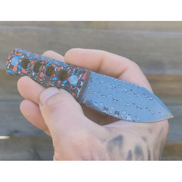 QSP Knife Canary Neck Knife QS141-J Blue Red Blau rot Camo Damast Kohlefaser CF