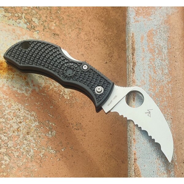 Spyderco Manbug Hawkbill Black FRN VG-10 SpyderEdge 01SP1334