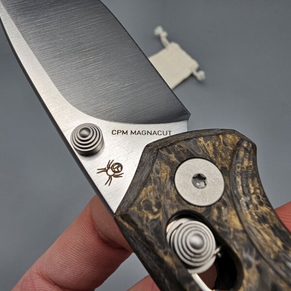 Viper by FOX Oniro CF Dark Matter Gold Carbongriff Kohlefase Magnacut Klinge Crossbar Lock 01VP454