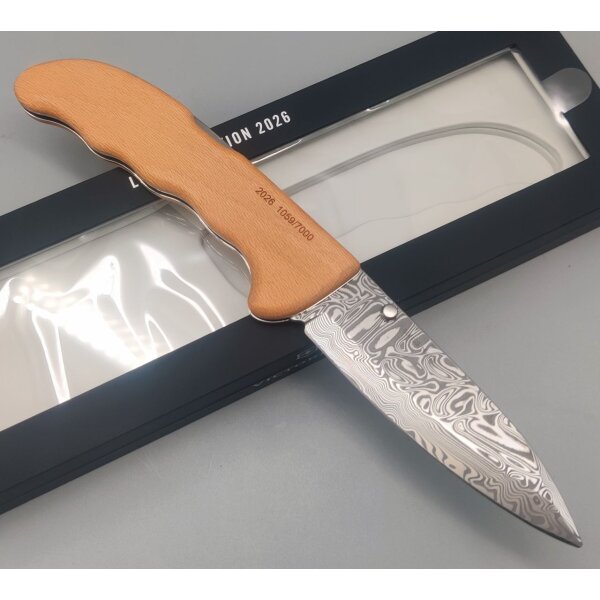 Victorinox Evoke Wood Damast Limited Edition 2026 Jahresmesser Damastmesser