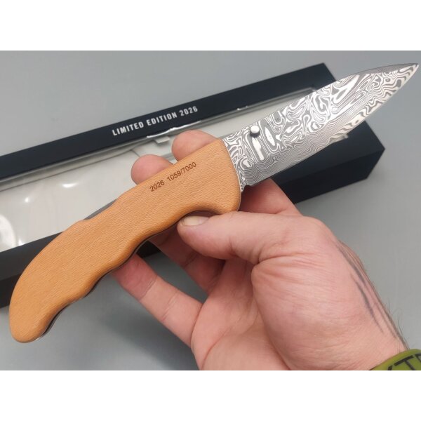 Victorinox Evoke Wood Damast Limited Edition 2026 Jahresmesser Damastmesser