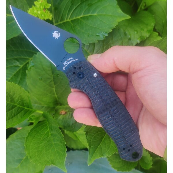 Spyderco Para 3 Salt Black G10 MagnaCut Black Blade