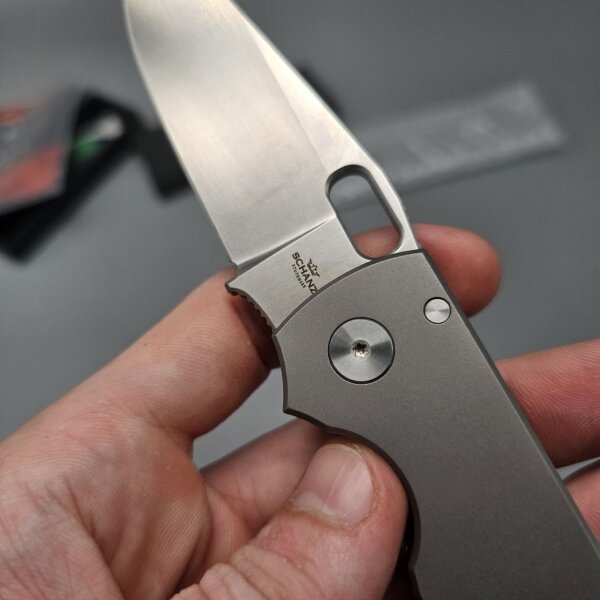 Bastards Knives x Jürgen Schanz Krush Limited Edition Titan Folder mit 3V Stahl und Klinge von J.Schanz - Bastard Knives