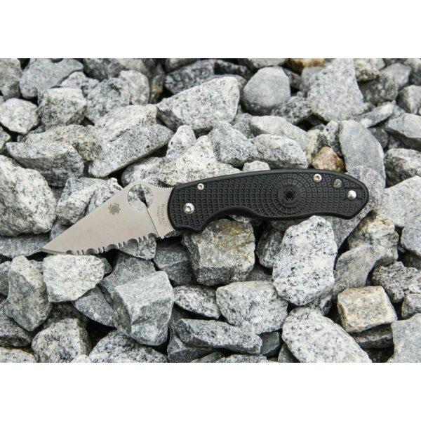 Spyderco Para 3 Lightweight Serrated CTS BD 1 FRN Schwarz Taschenmesser 01SP1033