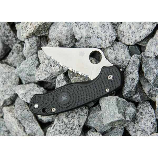 Spyderco Para 3 Lightweight Serrated CTS BD 1 FRN Schwarz Taschenmesser 01SP1033