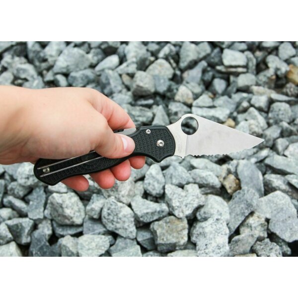 Spyderco Para 3 Lightweight Serrated CTS BD 1 FRN Schwarz Taschenmesser 01SP1033