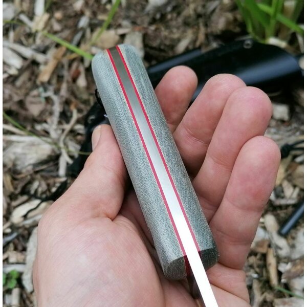 Joker Montanero 14C28N Micarta Grün inkl. Feuerstarter Lederscheide