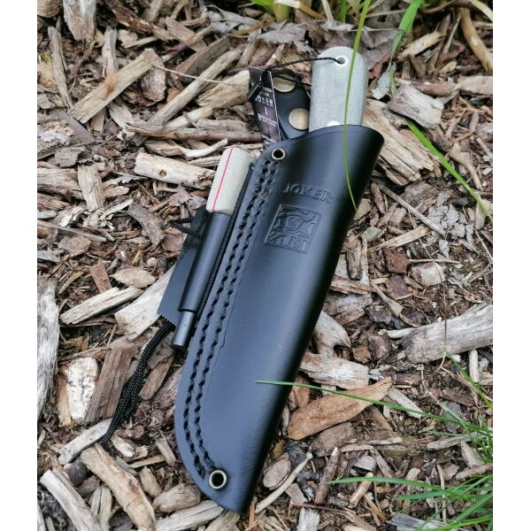 Joker Montanero 14C28N Micarta Grün inkl. Feuerstarter Lederscheide