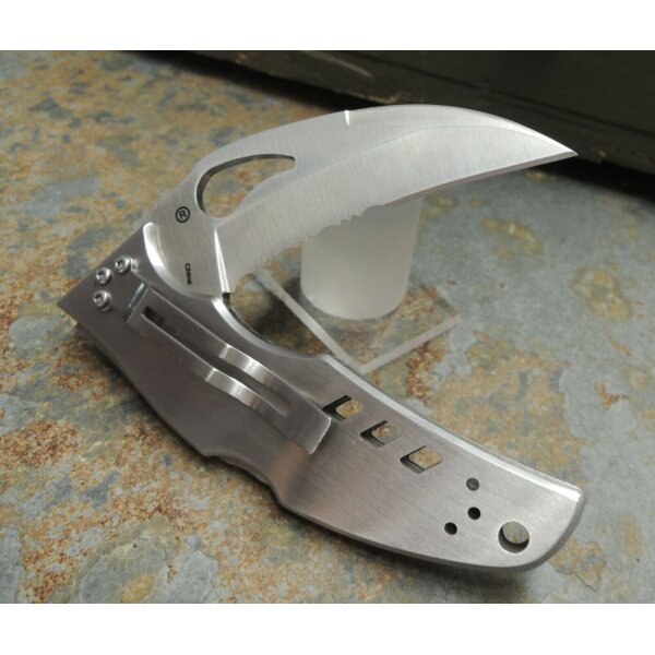 Spyderco Crossbill Serrated 8Cr13MoV Edelstahl Silber 01SP1007PS