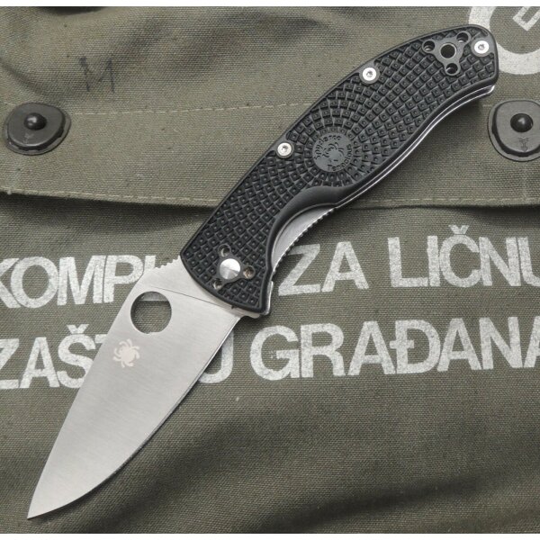 Spyderco Tenacious Lightweight Plain 8Cr13MoV FRN  Schwarz 01SP1056