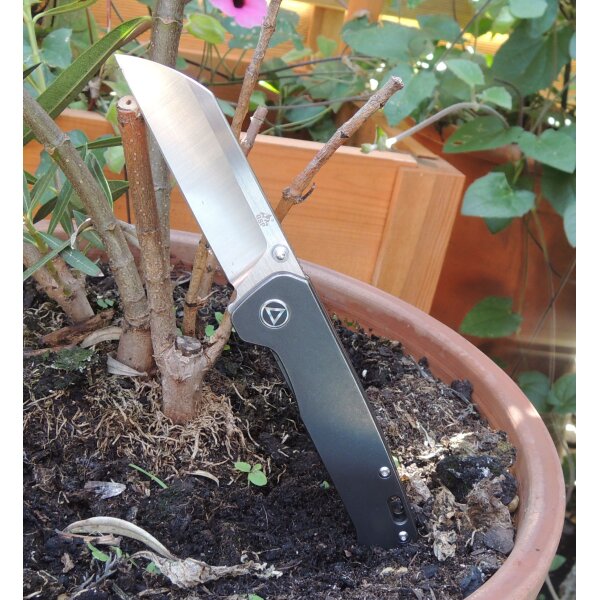 QSP Knife PENGUIN QS130-M Messer 154 CM Stahl Titangriff Kugellager