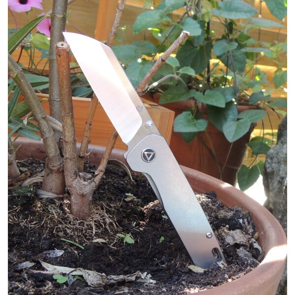 QSP Knife PENGUIN QS130-P Messer 154 CM Stahl Titangriff Kugellager