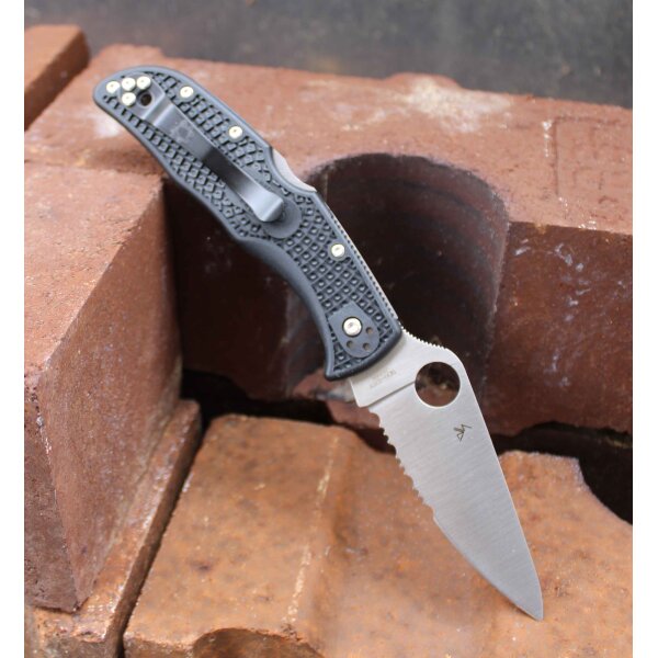 Spyderco Endela Lightweight Thin Blue Line Combination VG-10 FRN  Schwarz 01SP1167