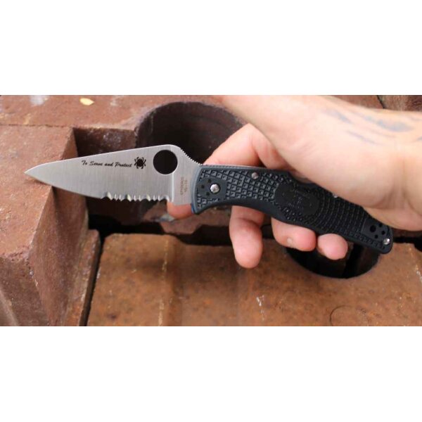 Spyderco Endela Lightweight Thin Blue Line Combination VG-10 FRN  Schwarz 01SP1167