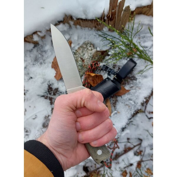 Joker Bushcrafter N695 Micarta Grün inkl. Paracord Dangler Lederscheide