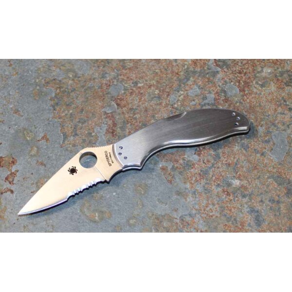 Spyderco UpTern Silver CombinationEdge 8Cr13MoV Edelstahl Silber 01SP1210