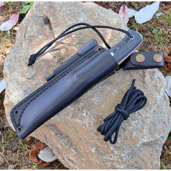 Joker Ember 14C28N Micarta Schwarz inkl. Feuerstarter Paracord Dangler Lederscheide