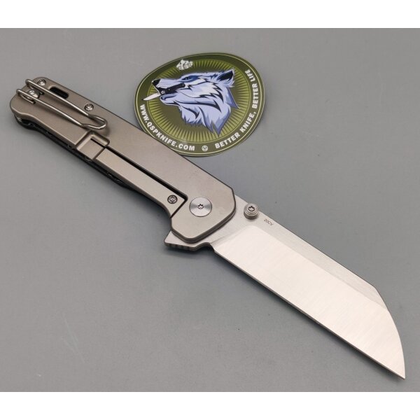 QSP Knife PENGUIN PLUS QS130XL-D1 20CV Stahl Carbon/Titan