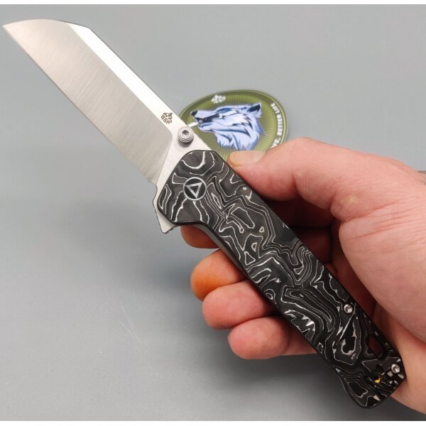 QSP Knife PENGUIN PLUS QS130XL-D1 20CV Stahl Carbon/Titan
