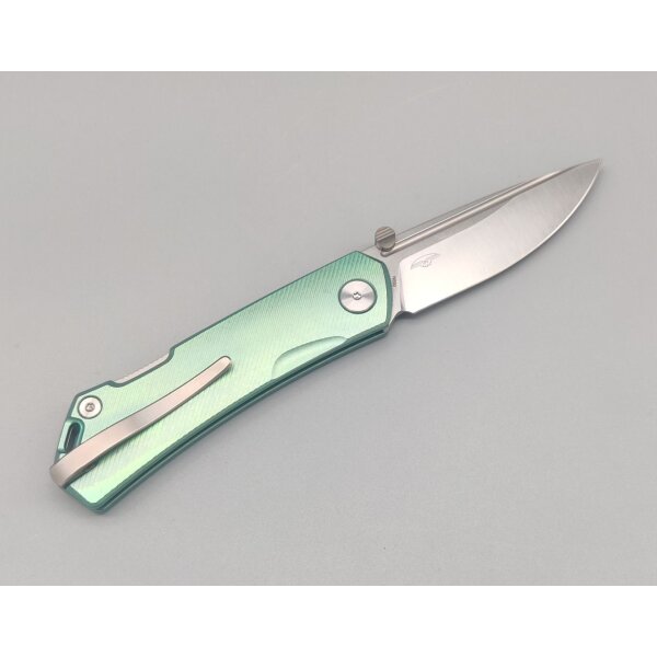 Real Steel Luna Maius SPRING GREEN Backlock N690 Stahl Titan