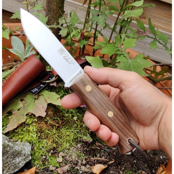 Joker Ember Bushcraft 14C28N Stahl Walnussholz Lederscheide