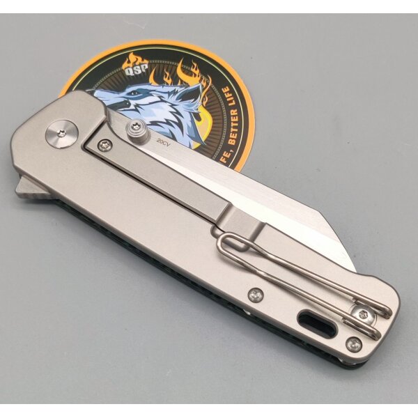 QSP Knife Penguin Plus QS130XL-F1 20CV Stahl Mossie Green CF
