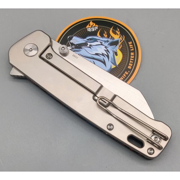 QSP Knife Penguin Plus QS130XL-G1 20CV Stahl Colored Gem CF